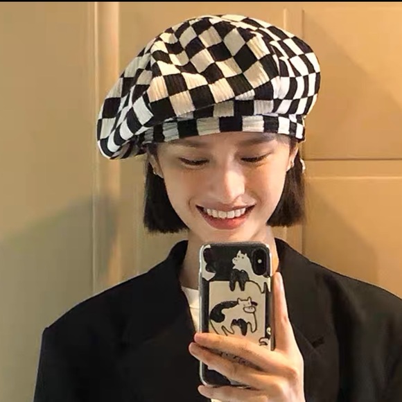 Free add-on | Checkerboard beret hat - Picture 2 of 3